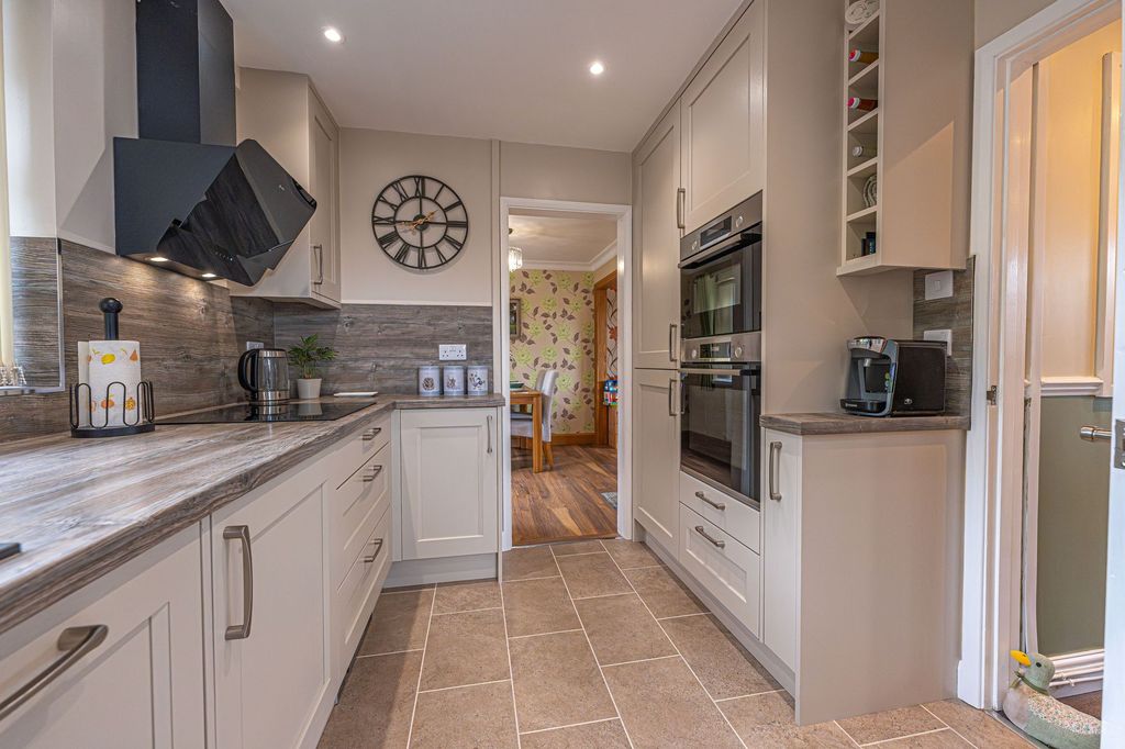 Property photo 3 of 34