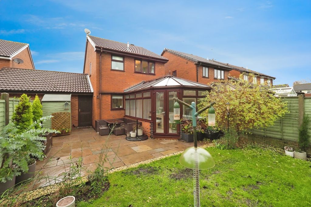 Property photo 2 of 16 Garden