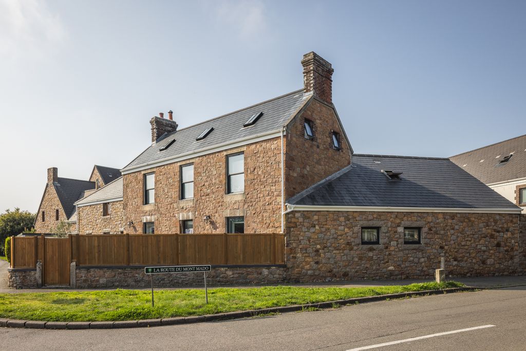 Property photo 3 of 20