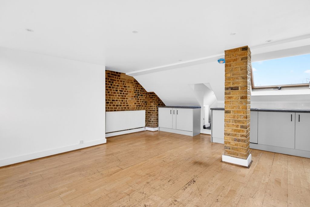 Property photo 3 of 16 Picture No. 14