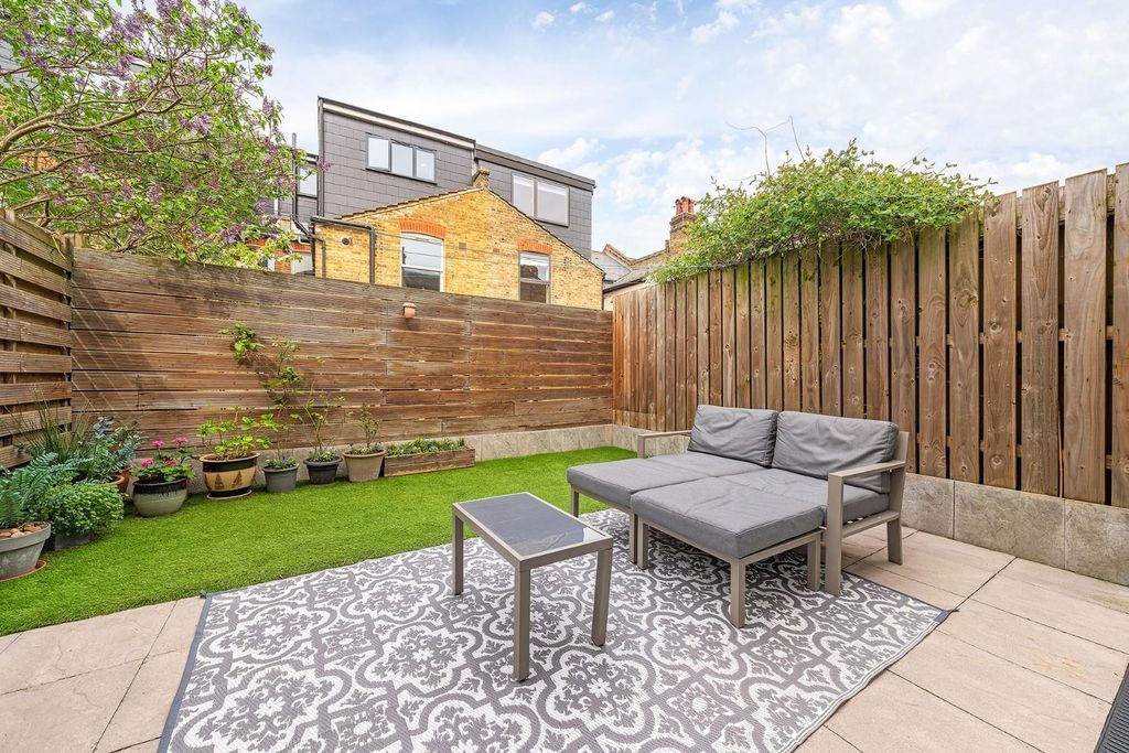 Property photo 3 of 22 Garden (1).Jpg