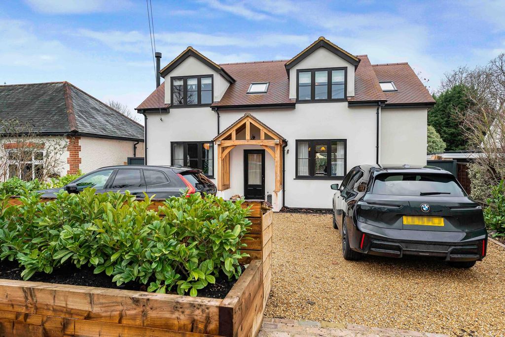 Property photo 1 of 18 Front (Exterior)