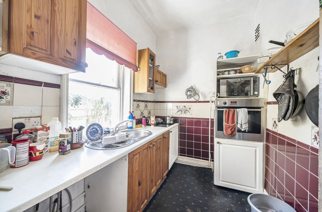 Property photo 2 of 18 Kitchen