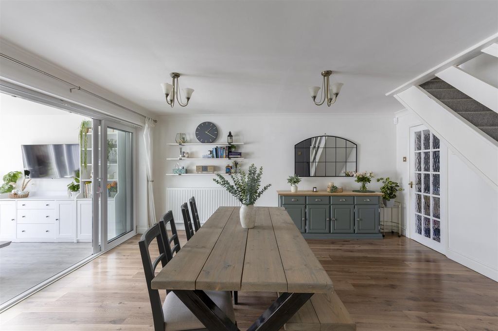 Property photo 2 of 43 55_Keble_Park_North_13.Jpg