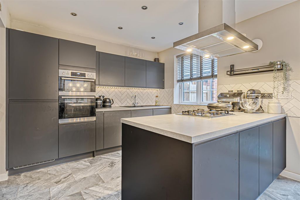 Property photo 2 of 18 1398027-16-696E34658Bb04.Jpg