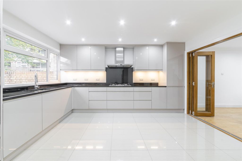 Property photo 1 of 19 Helliwell&Co