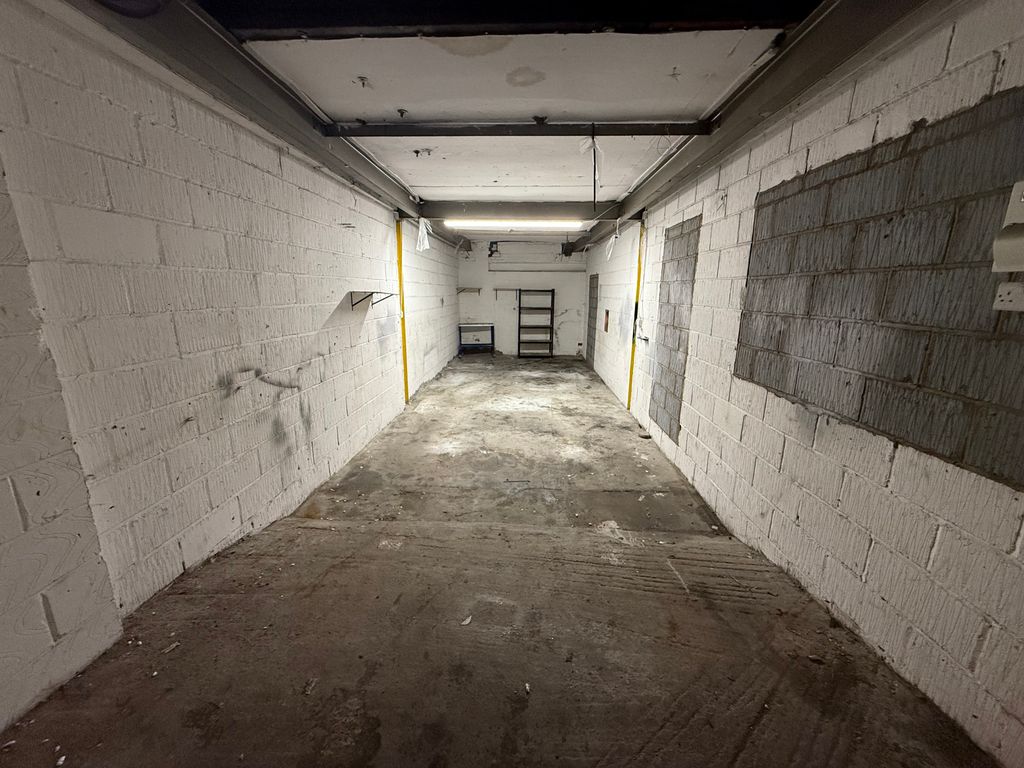 Property photo 1 of 2