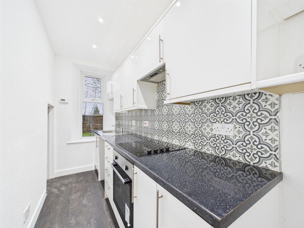 Property photo 2 of 11 Cam01486G0-Pr0965-Still007.Jpg