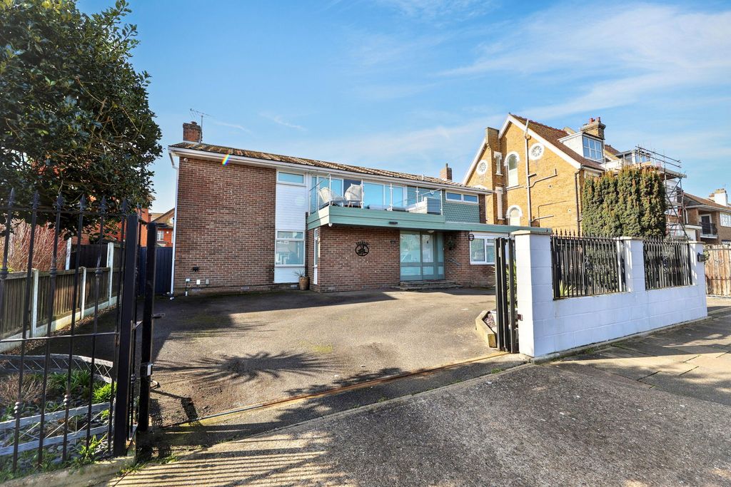 Property photo 1 of 22