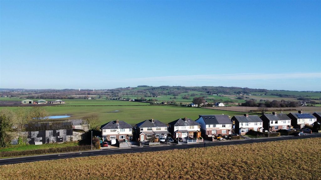 Property photo 2 of 26 Higher Lane, For Sale