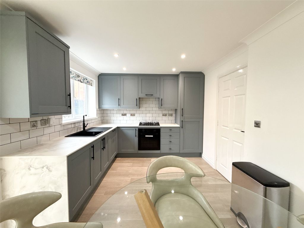 Property photo 3 of 29 Dining Kitchen