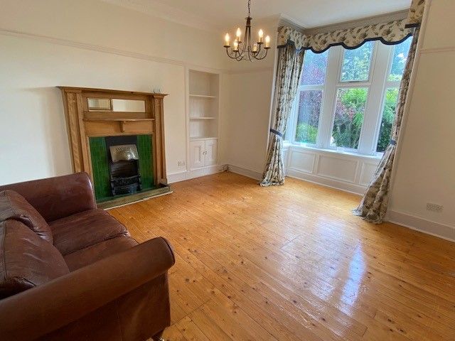 Property photo 3 of 15 Lounge