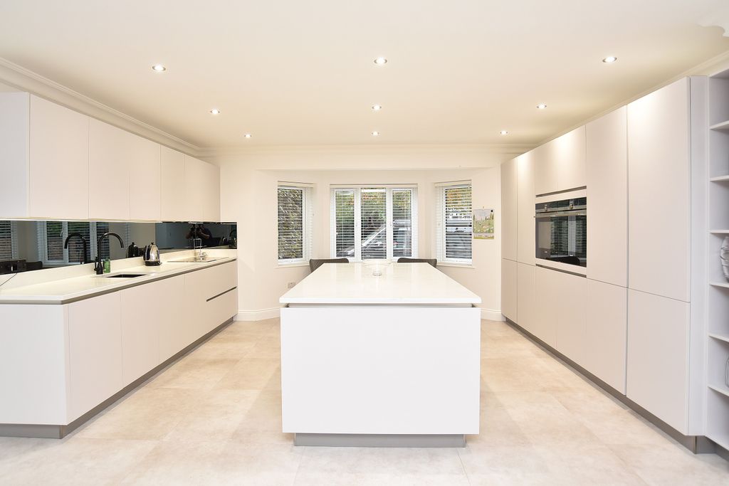 Property photo 2 of 25