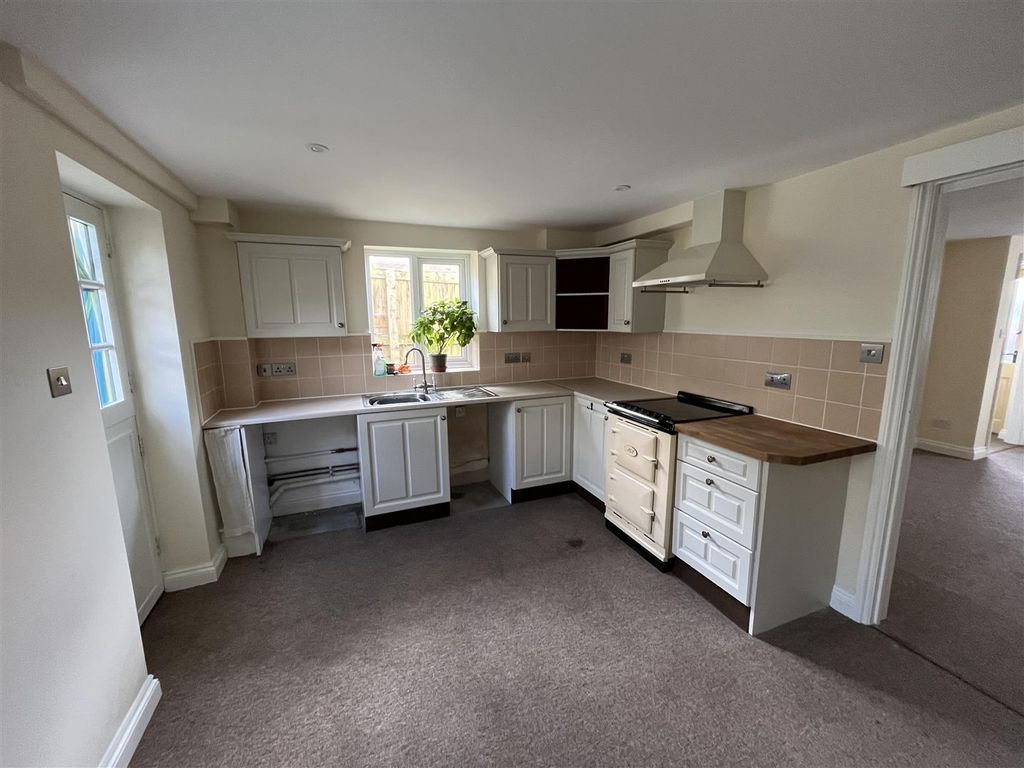 Property photo 2 of 8 Kitchen