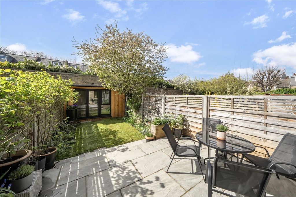 Property photo 3 of 20 Picture No. 18