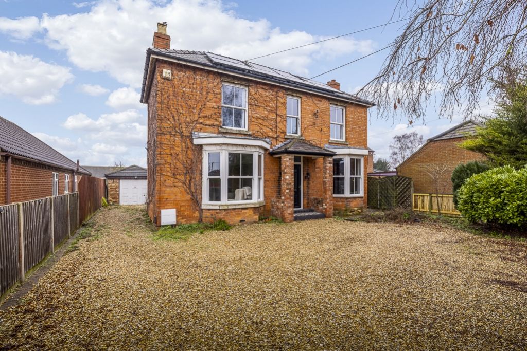 Property photo 1 of 27 32 Lincoln Road (Metheringham)-1