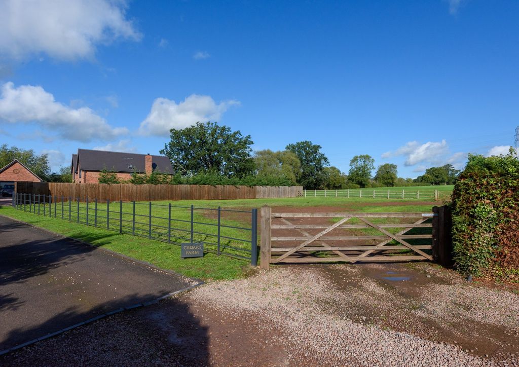 Property photo 3 of 8 Land
