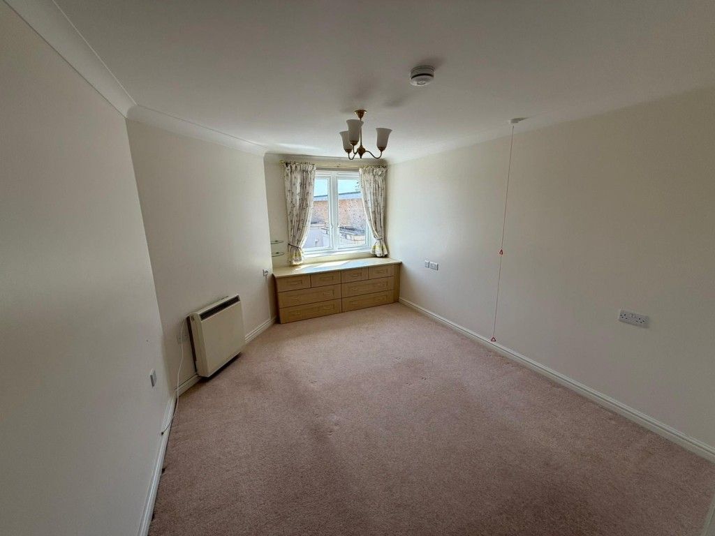 Property photo 3 of 8 Bedroom