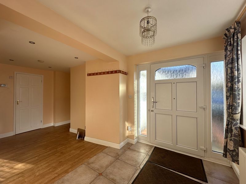 Property photo 3 of 21 Entrance Hallway