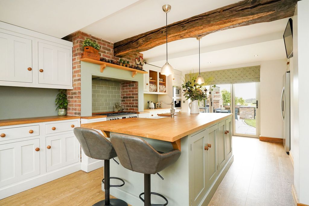 Property photo 3 of 34