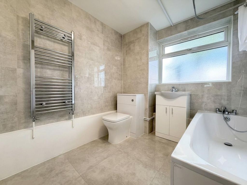 Property photo 3 of 7 Bathroom