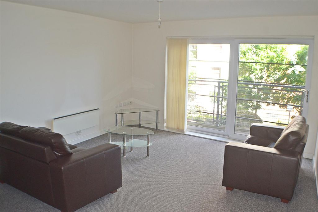 Property photo 3 of 8 Living Room