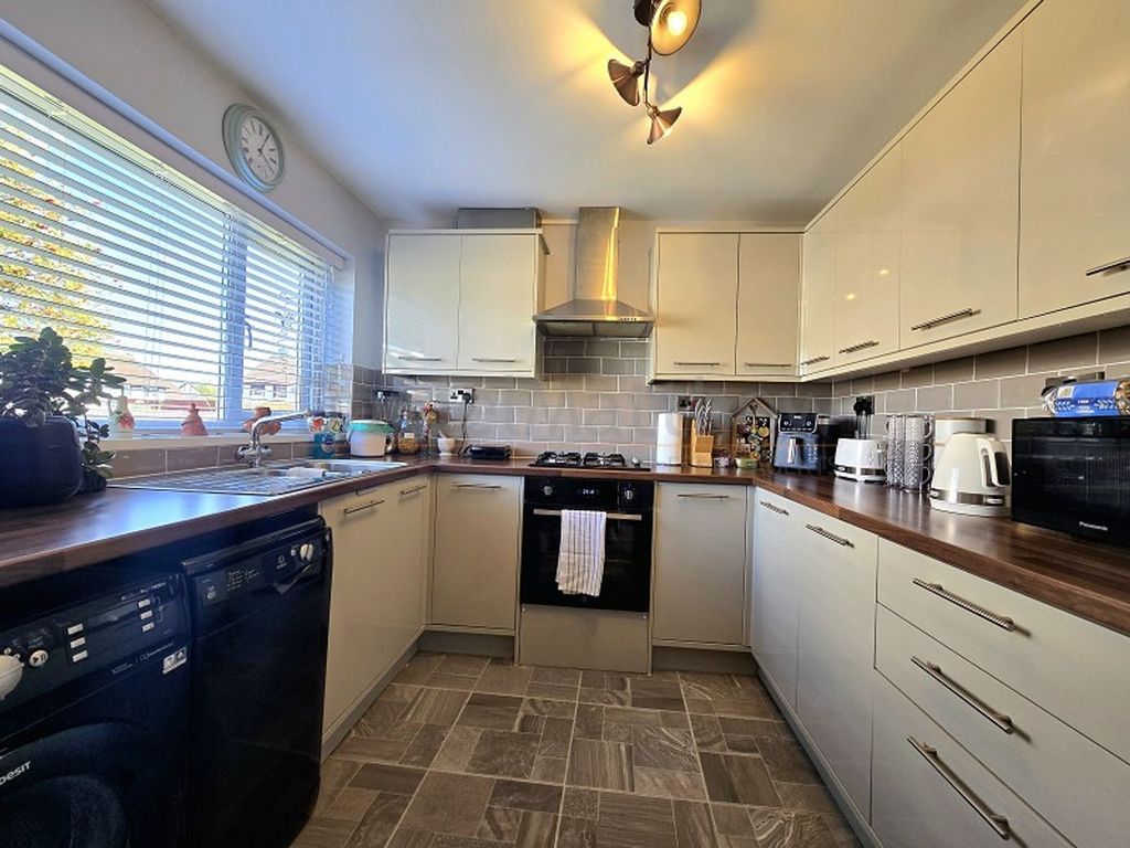 Property photo 3 of 13 Kitchen