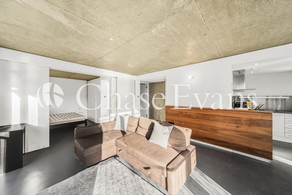 Property photo 3 of 9 Living Area