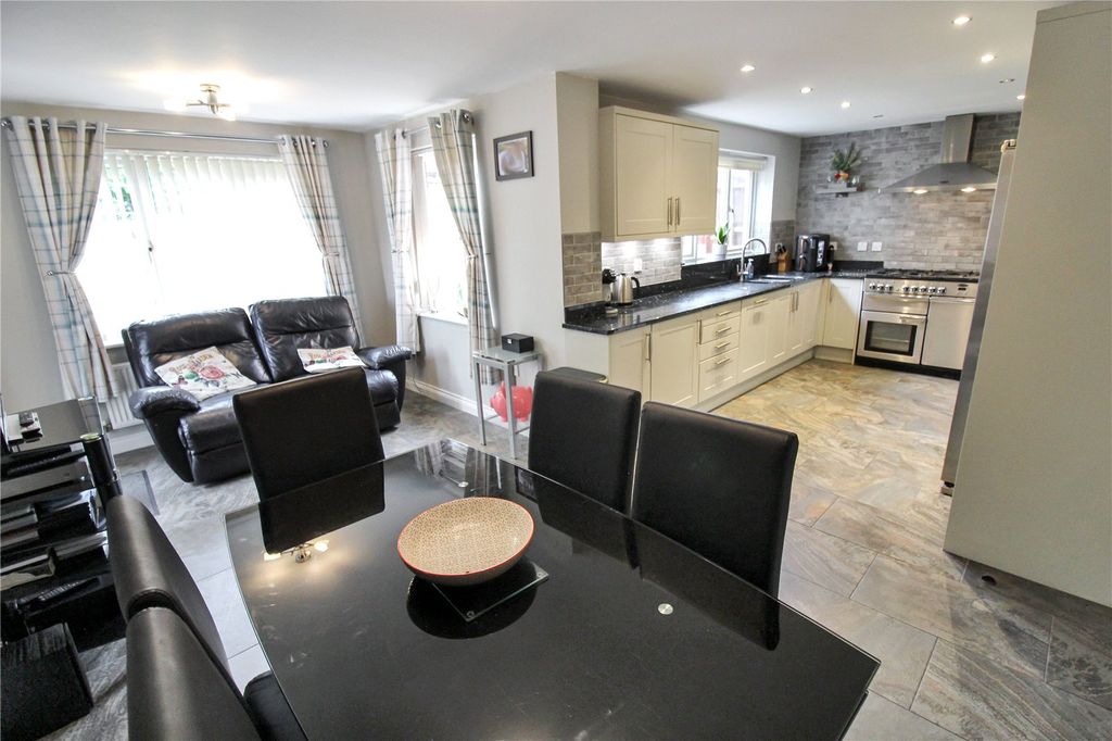 Property photo 3 of 26 Picture No. 05