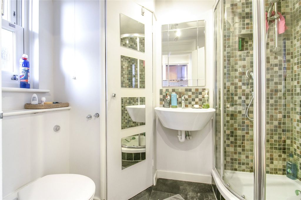 Property photo 3 of 11 Bathroom