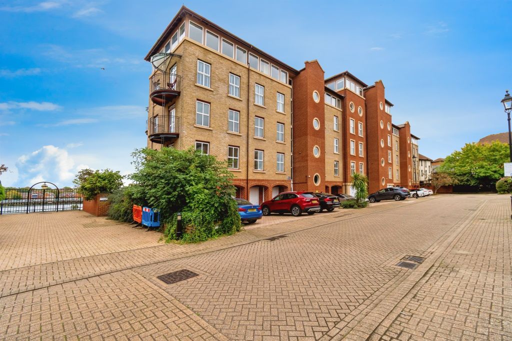 Property photo 2 of 16