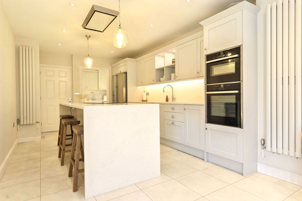 Property photo 2 of 25 Img_2340_1762348738829.Jpeg