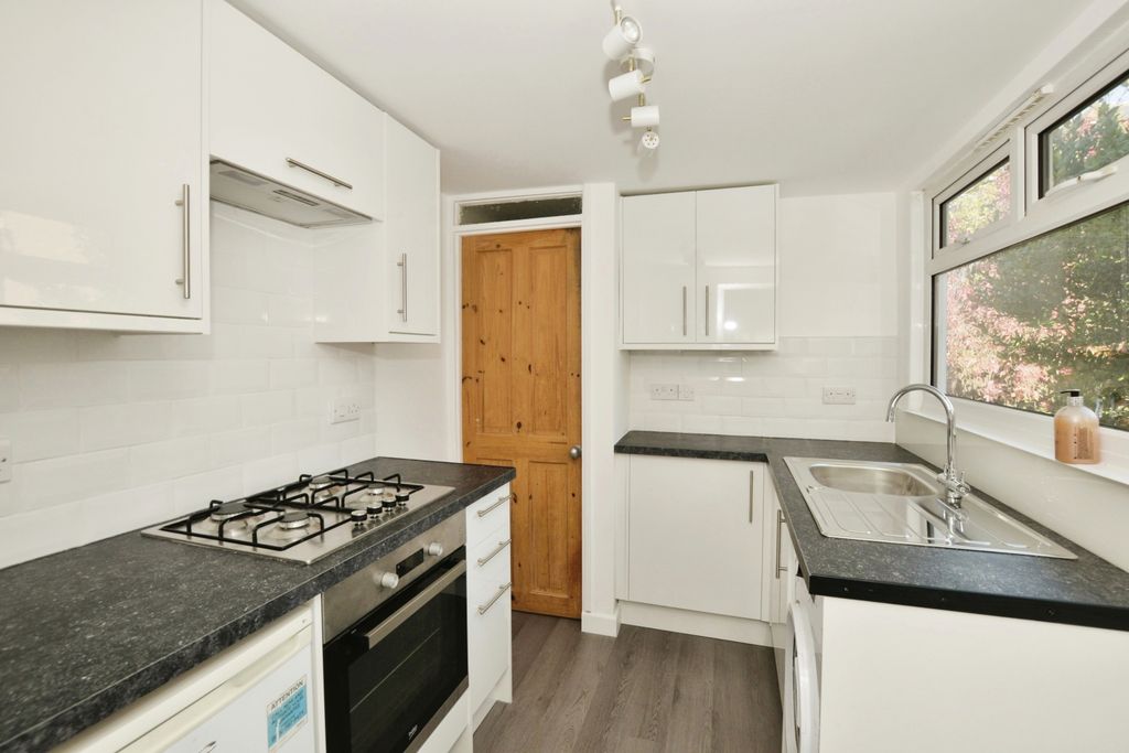 Property photo 3 of 17 Kitchen