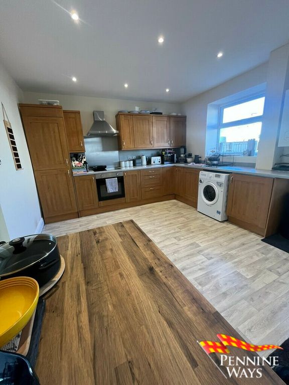 Property photo 3 of 7 Kitchen