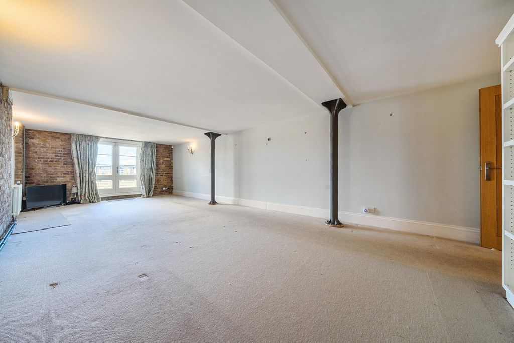 Property photo 2 of 17 Picture No. 01