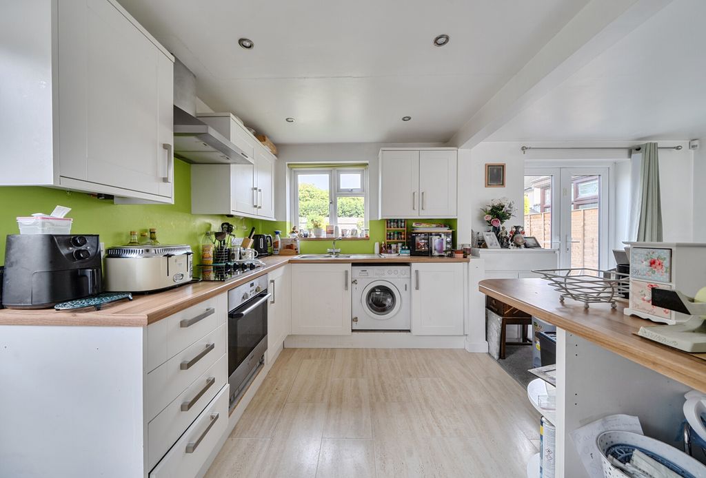 Property photo 3 of 11 1448188-6-69E218A...