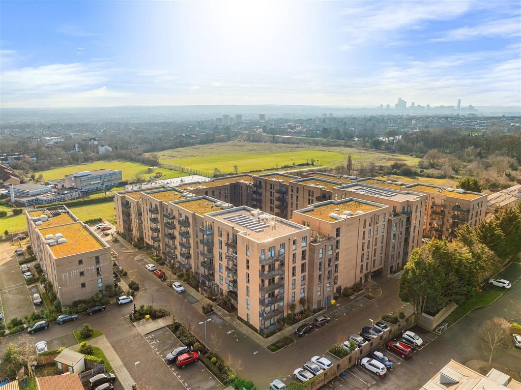 Property photo 1 of 15 Lambourne House-23.Jpg