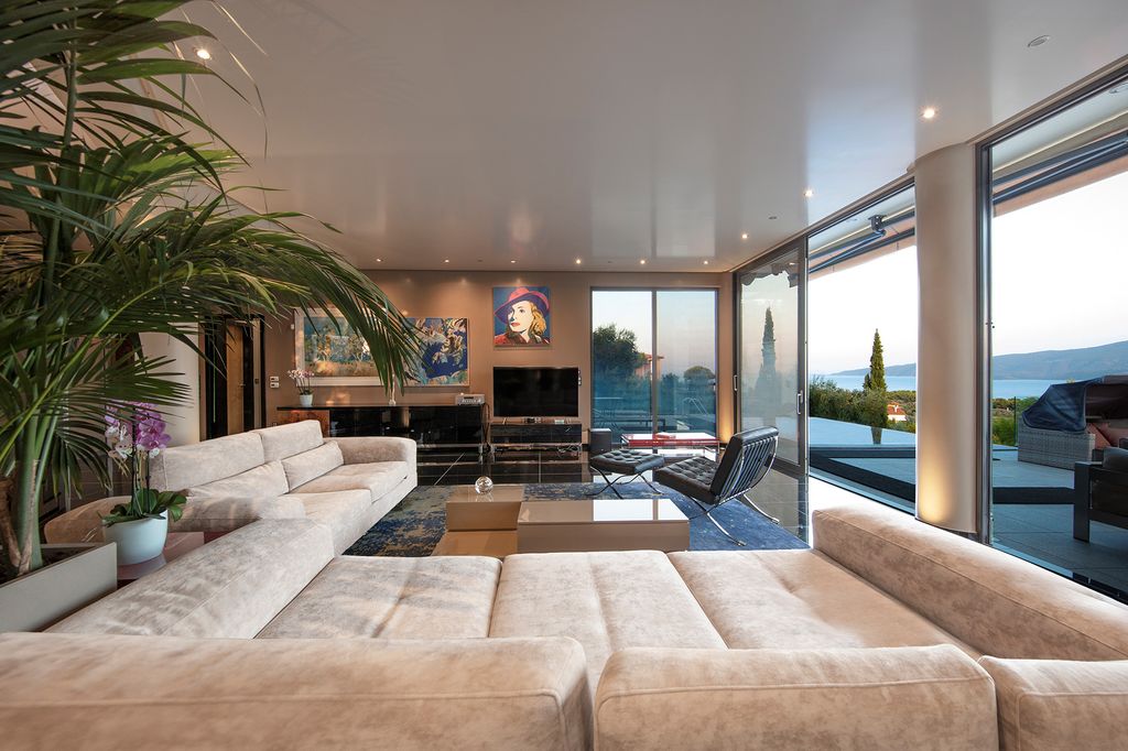 Property photo 1 of 60