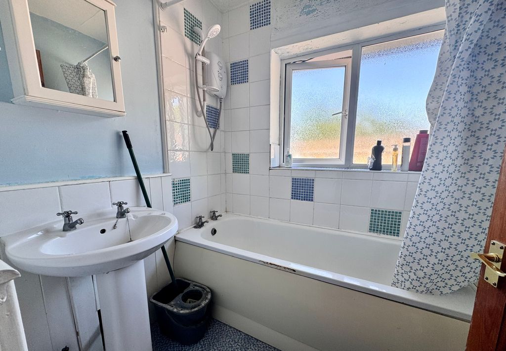 Property photo 3 of 7 Bathroom