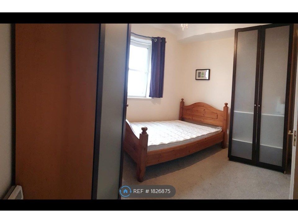 Property photo 3 of 9 Bed 1