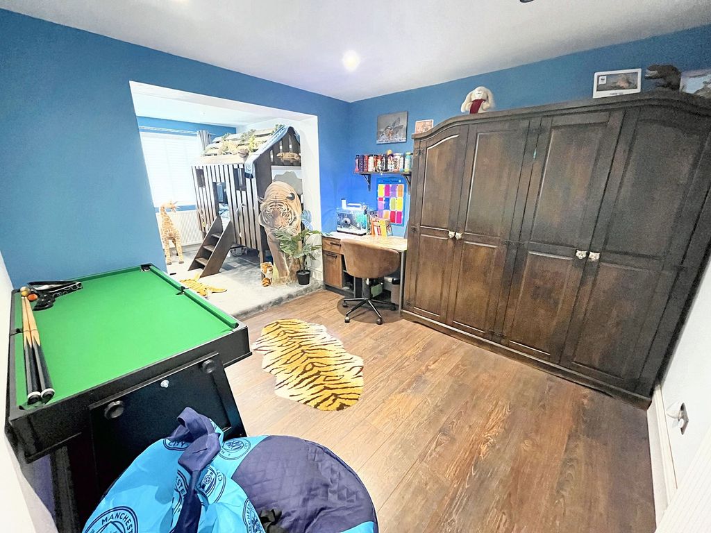 Property photo 2 of 40