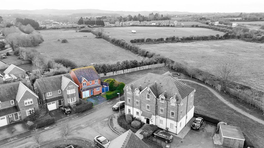 Property photo 2 of 23