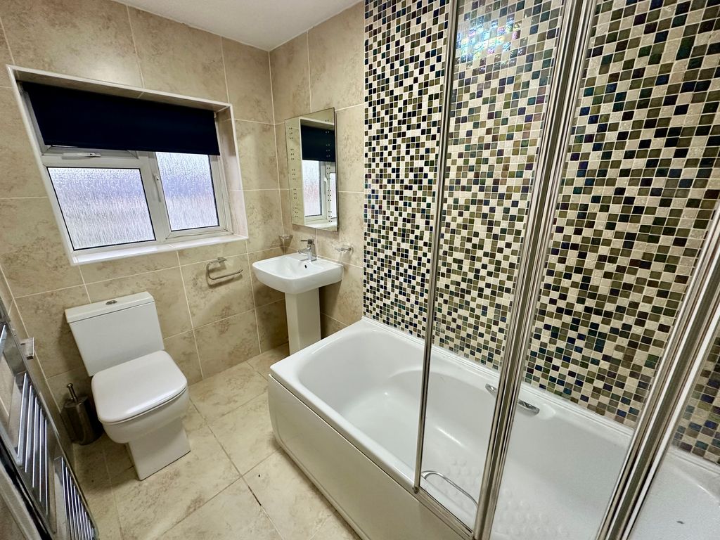 Property photo 2 of 11 Bedroom 1