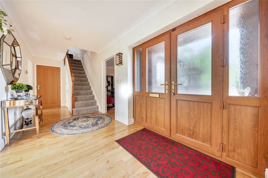Property photo 2 of 26 Entrance Hall