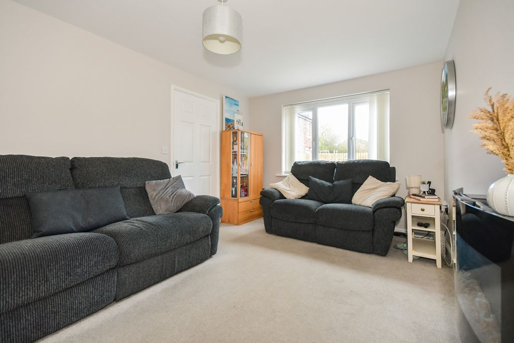 Property photo 2 of 24 Advert-22