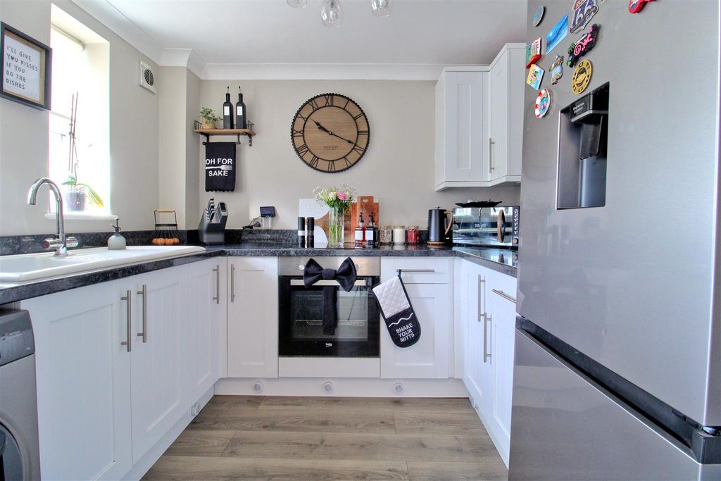 Property photo 2 of 33 Kitchen
