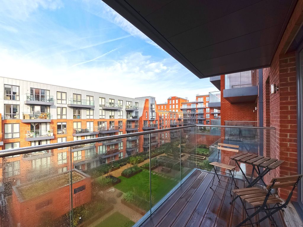 Property photo 1 of 10 Gaumont Place