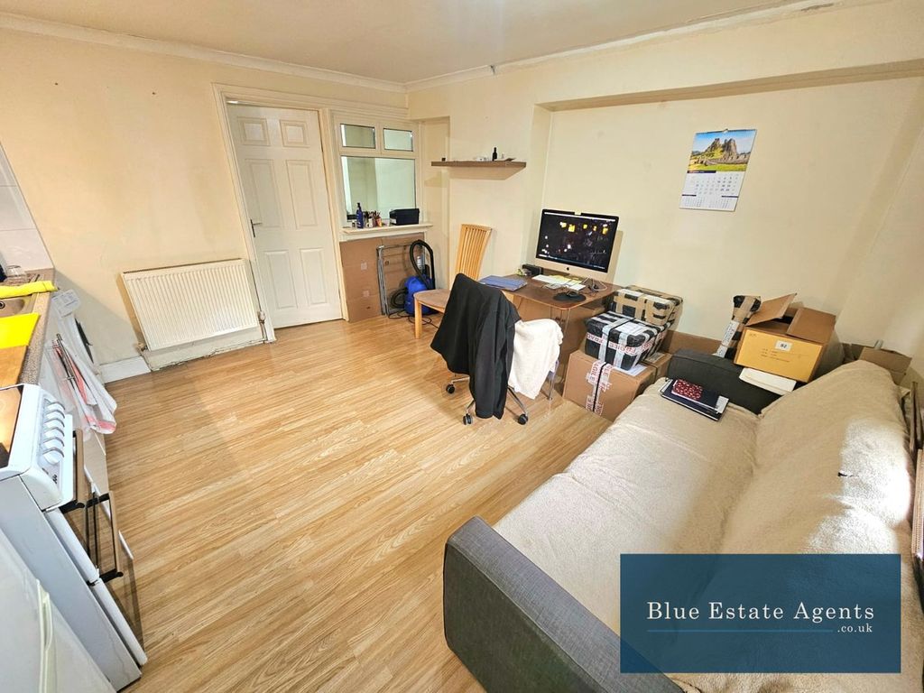 Property photo 1 of 6 Reception Kitchen Area