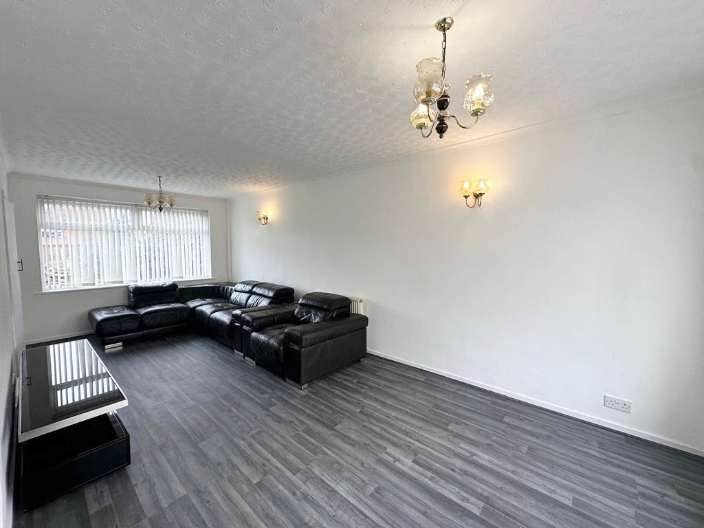 Property photo 2 of 19 Image