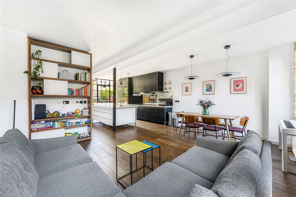 Property photo 2 of 26 Reception/Kitchen